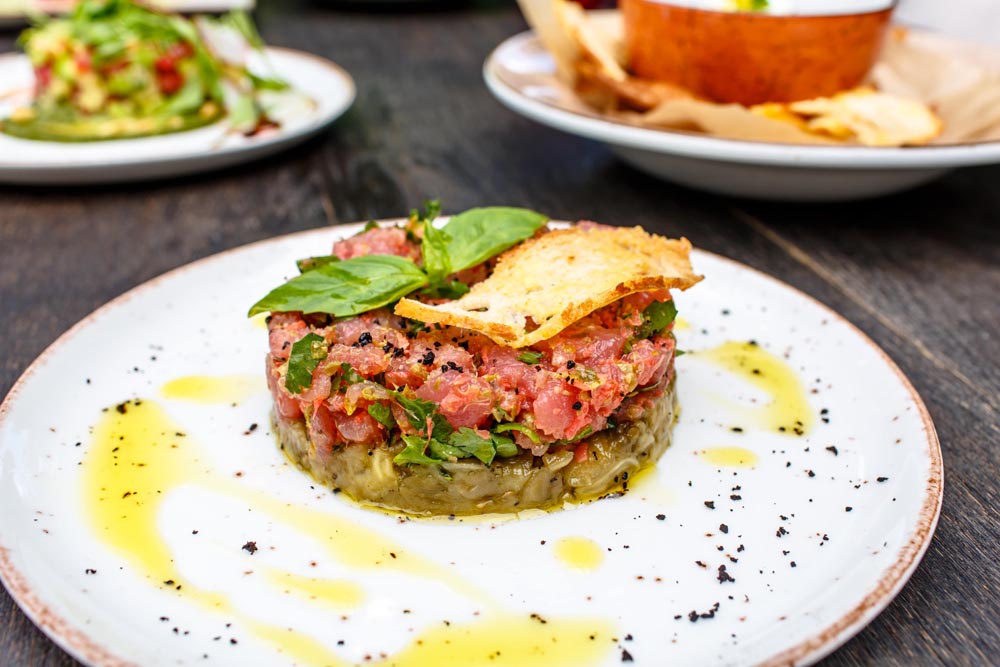 Tuna Tartare (close)